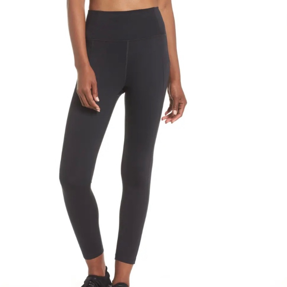 Girlfriend Hi-Waist Leggings🖤